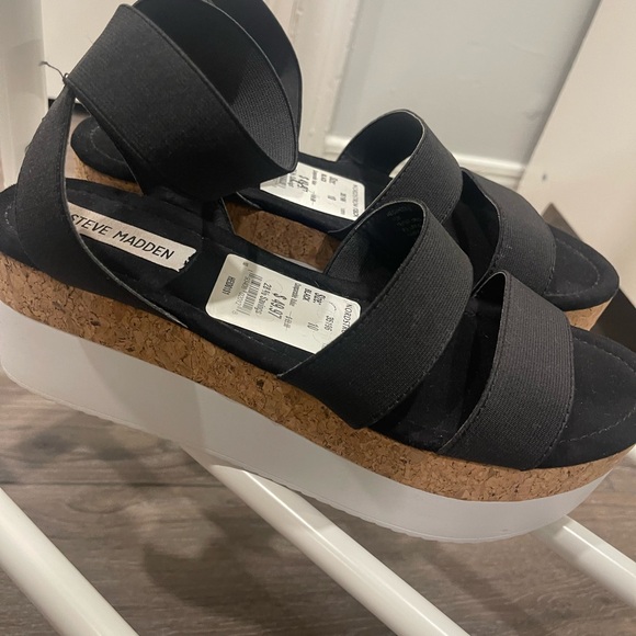 Steve Madden sandals; size 10 - Picture 2 of 3